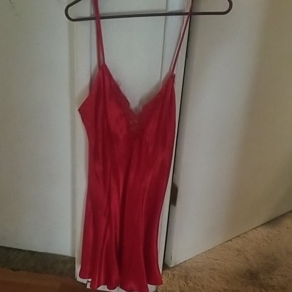 💚 Red silky night gown